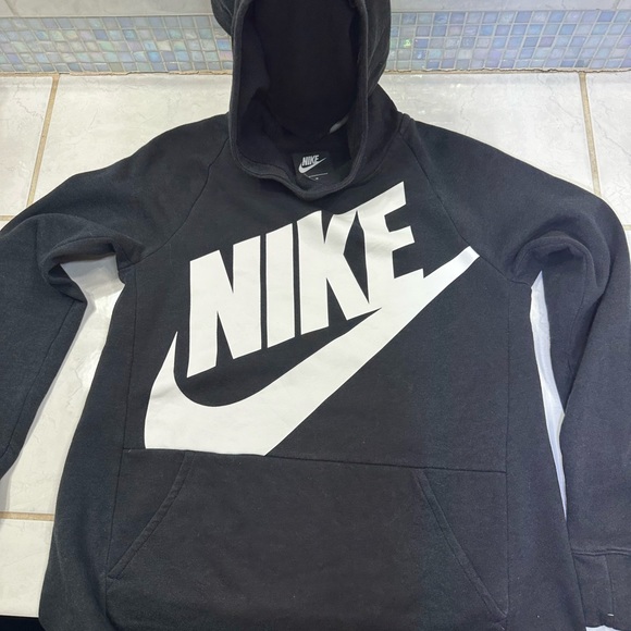 Nike sweatshirt - Picture 1 of 7